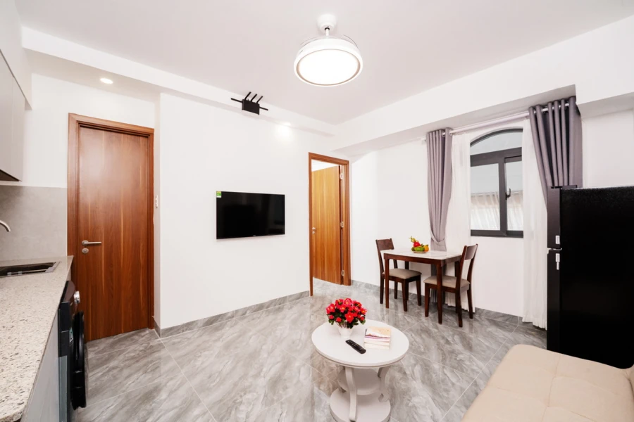 1 bed with rear balcony