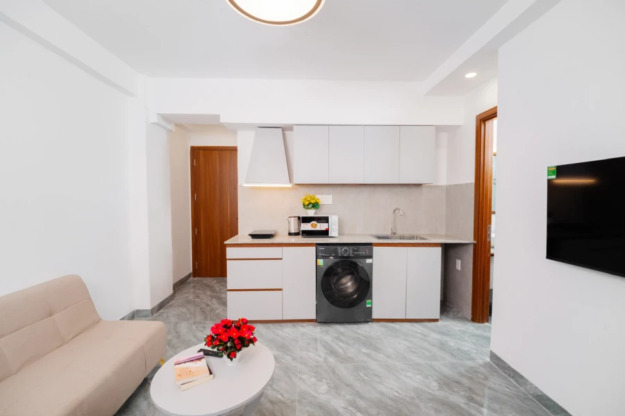 1 bed with rear balcony