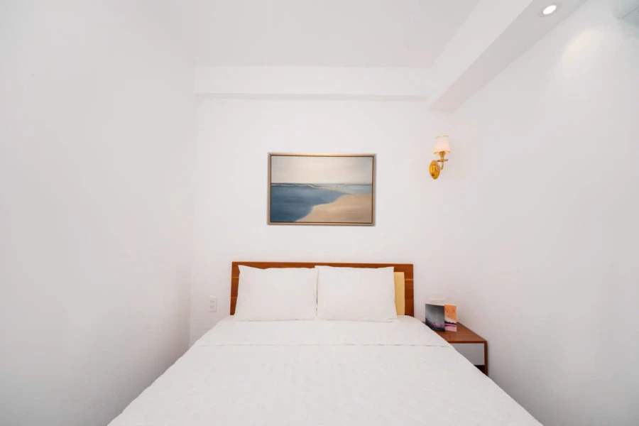 1 bed with rear balcony