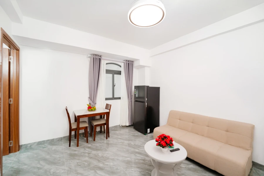 1 bed with rear balcony