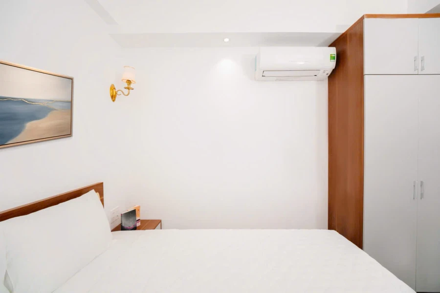 1 bed with rear balcony